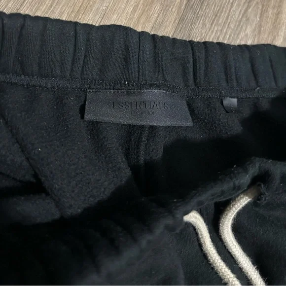 Essential - Picture 3 of 4